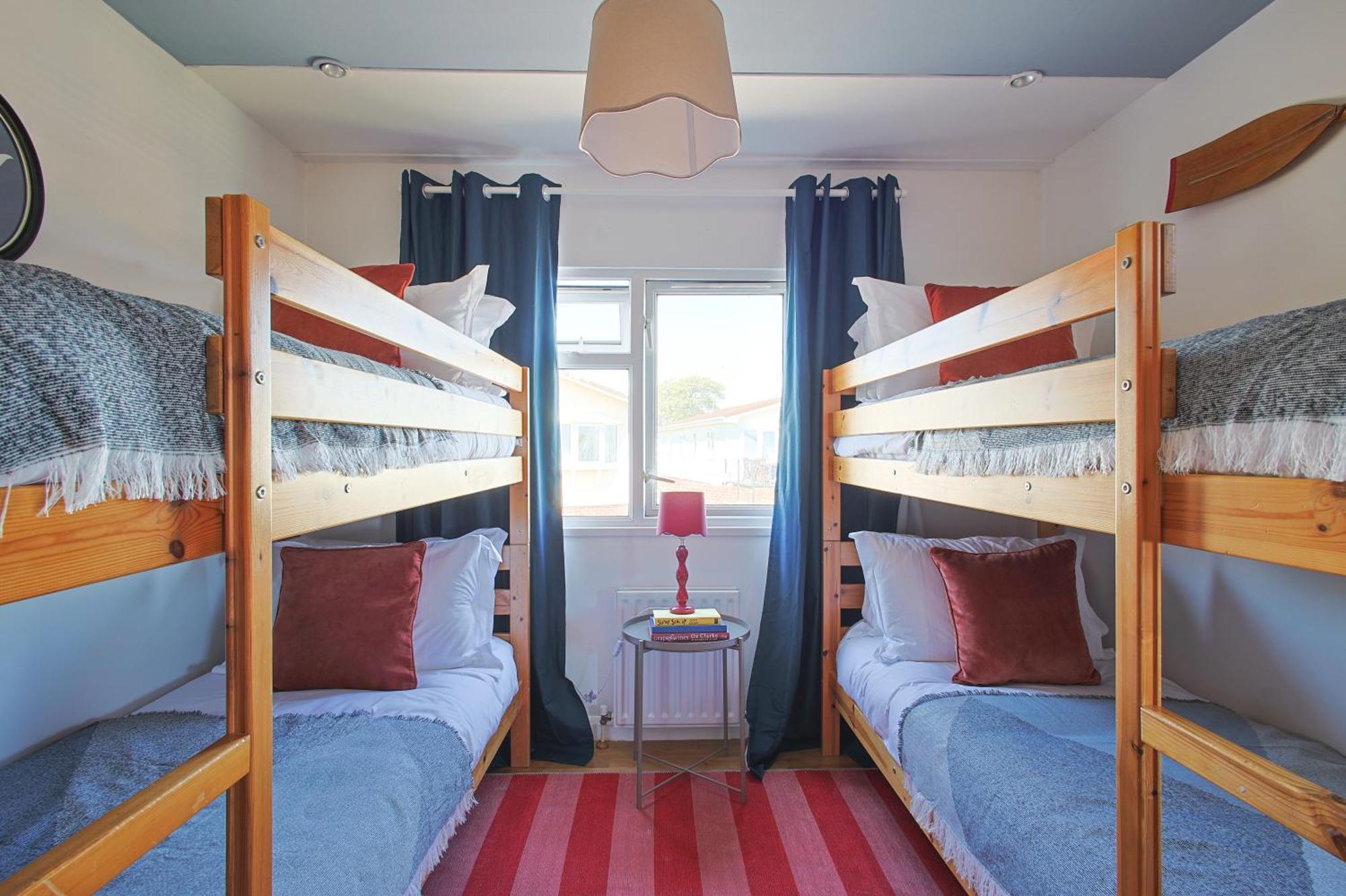 Вилла The Retreat, Waterfront & Log Burner Христчёрч Экстерьер фото