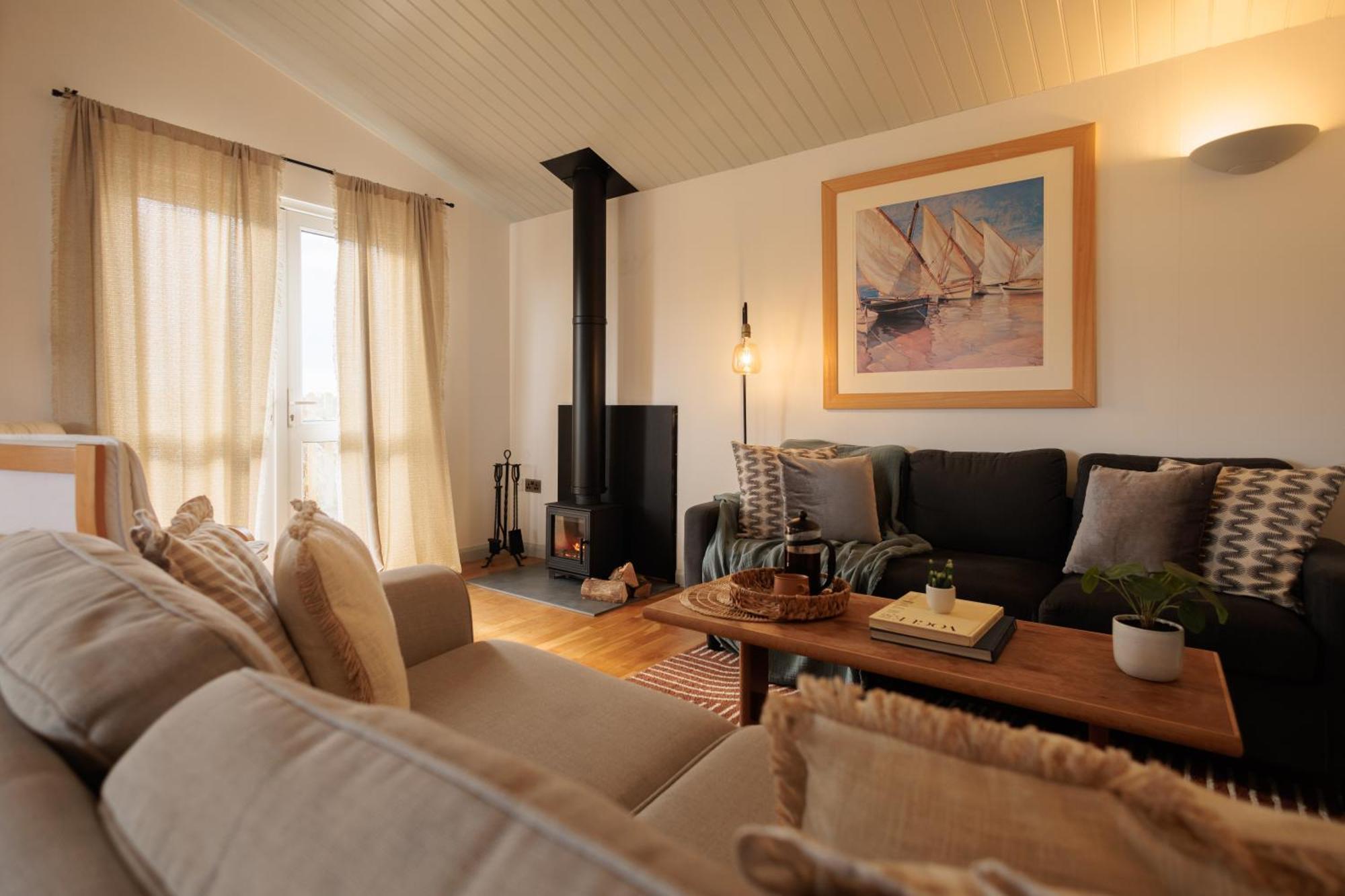 Вилла The Retreat, Waterfront & Log Burner Христчёрч Экстерьер фото